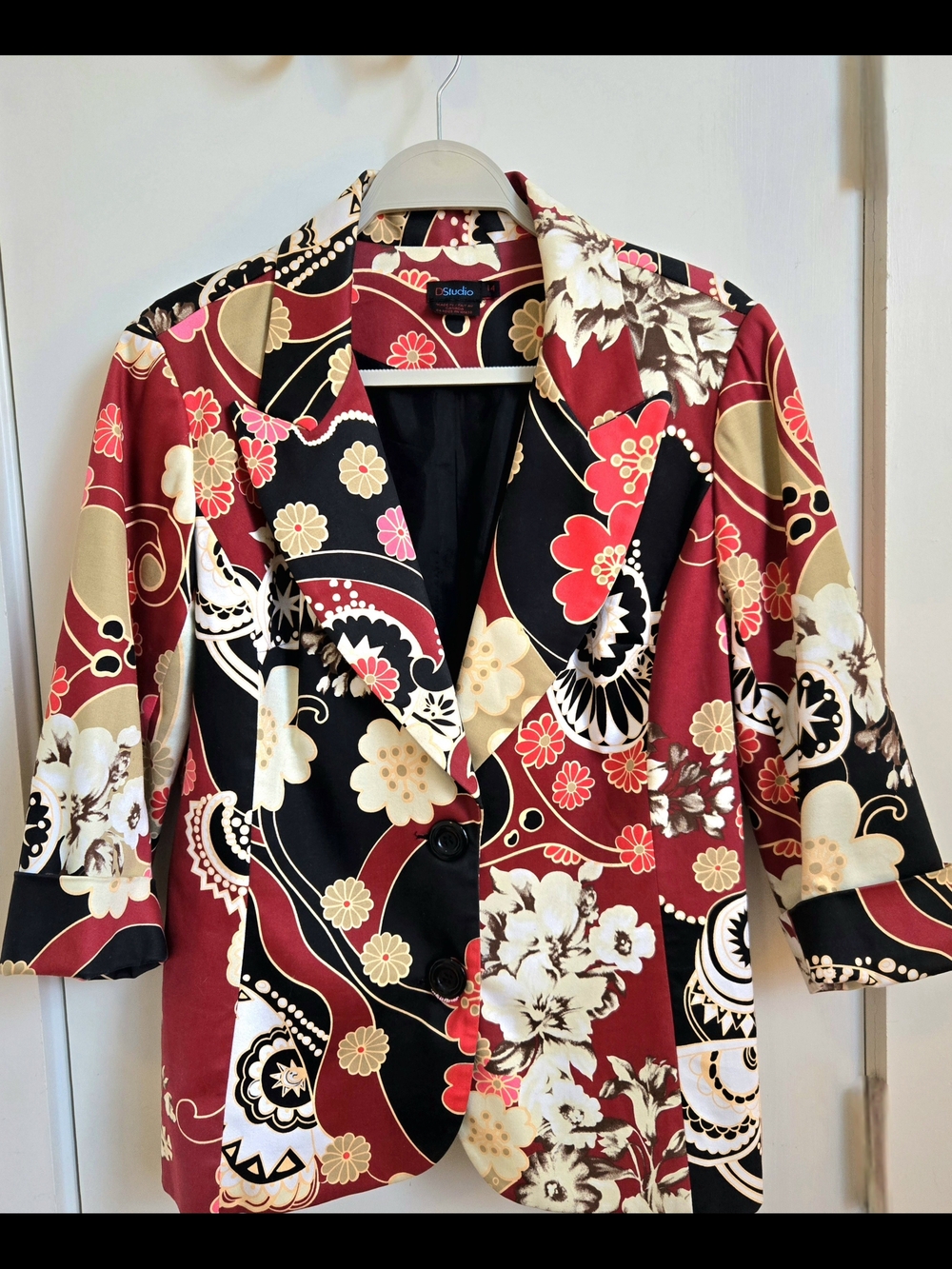 Studio Floral Notch-Lapel Blazer in Red, Black & Cream